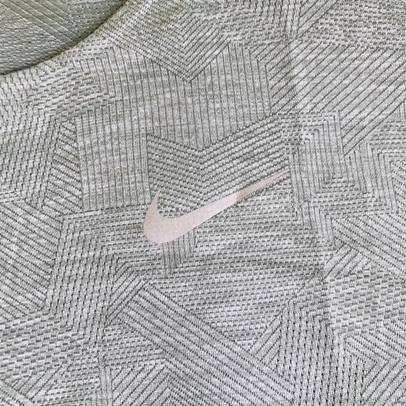 new [without tags] Nike Dry Fit workout shirt - Picture 2 of 3